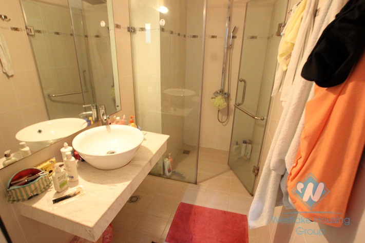 Nice 2 bedroom serviced apartment with cheap price for rent in Dang Thai Mai street, Tay Ho, Ha Noi