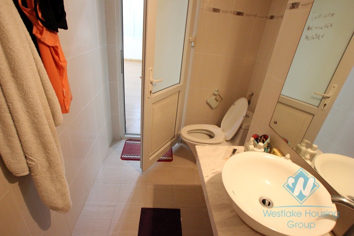 Nice 2 bedroom serviced apartment with cheap price for rent in Dang Thai Mai street, Tay Ho, Ha Noi
