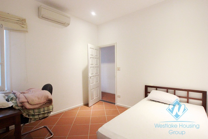 02 bedrooms and lake view apartment for rent in Nhat Chieu, Tay Ho, Hanoi