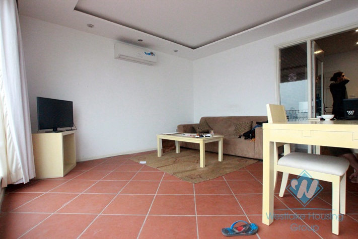 02 bedrooms and lake view apartment for rent in Nhat Chieu, Tay Ho, Hanoi