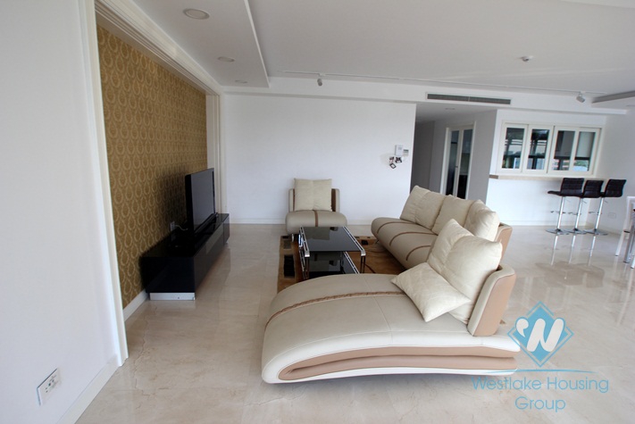 High class service apartment on the lake for rent in Tay Ho, Hanoi