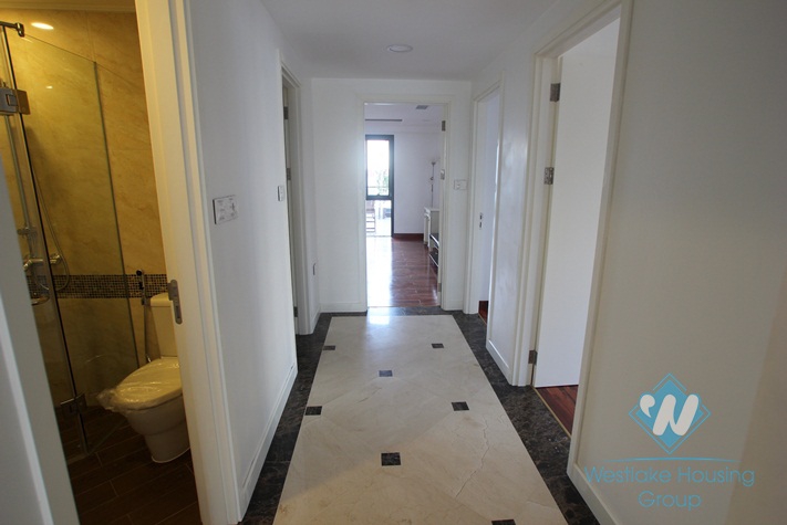 High class service apartment on the lake for rent in Tay Ho, Hanoi