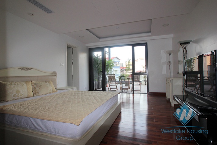 High class service apartment on the lake for rent in Tay Ho, Hanoi