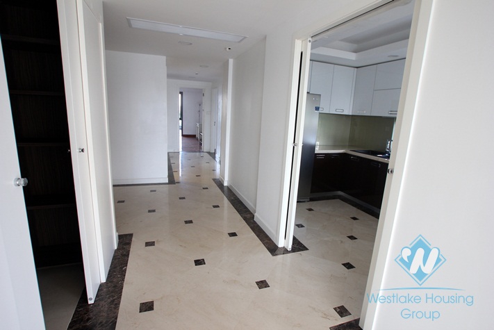 High class service apartment on the lake for rent in Tay Ho, Hanoi