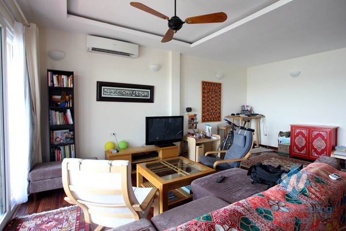 Spacious lake front apartment for rent on Quang Khanh, Tay Ho