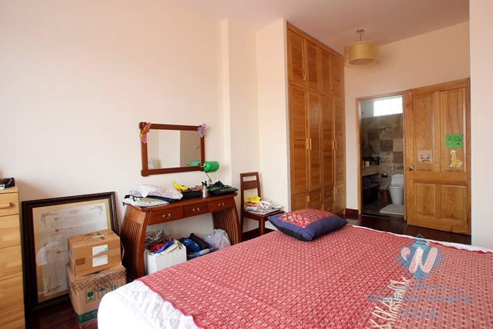 Spacious lake front apartment for rent on Quang Khanh, Tay Ho