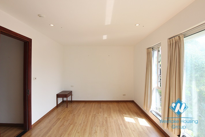 02 bedroom apartment in a quiet alley on Dang Thai Mai street, Tay Ho district, Hanoi