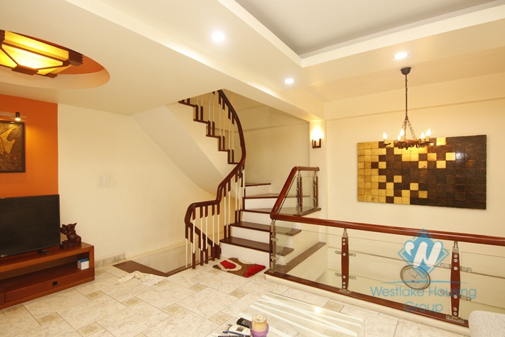 Cozy House has cheap price for rent in Vong Thi, Tay Ho.