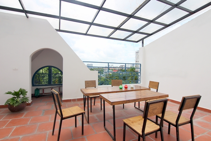 4 Bedrooms / 4 Bathrooms mini-villa in Xom Chua Westlake, Tay Ho, Ha Noi for rent