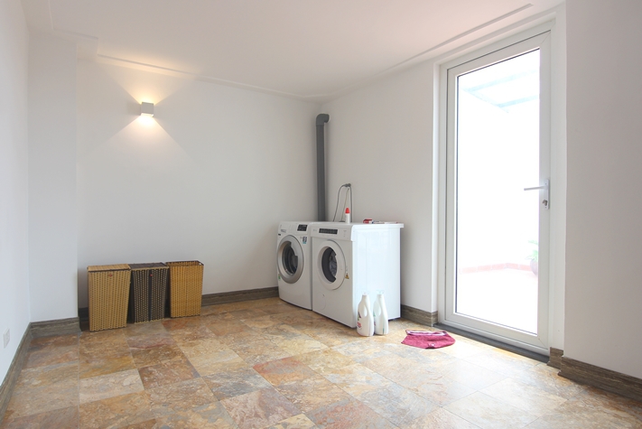 4 Bedrooms / 4 Bathrooms mini-villa in Xom Chua Westlake, Tay Ho, Ha Noi for rent