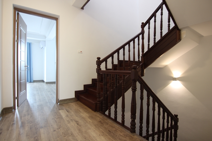 4 Bedrooms / 4 Bathrooms mini-villa in Xom Chua Westlake, Tay Ho, Ha Noi for rent