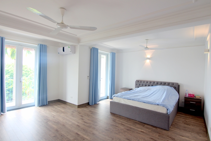 4 Bedrooms / 4 Bathrooms mini-villa in Xom Chua Westlake, Tay Ho, Ha Noi for rent