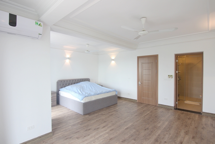 4 Bedrooms / 4 Bathrooms mini-villa in Xom Chua Westlake, Tay Ho, Ha Noi for rent