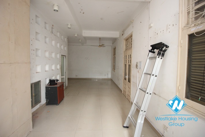 37 sqm - Cheap price office for rent in Doi Can st