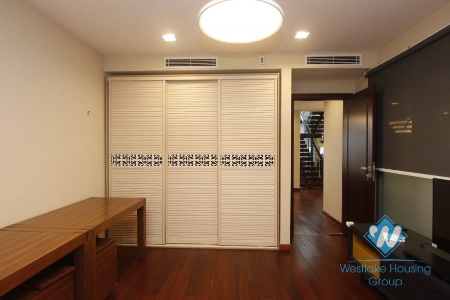 Morden 03 Bedrooms Duplex with lakeview for rent in Kim Ma Street
