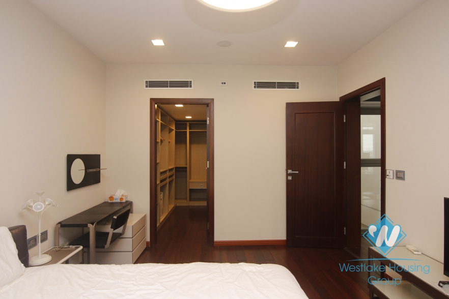 Morden 03 Bedrooms Duplex with lakeview for rent in Kim Ma Street