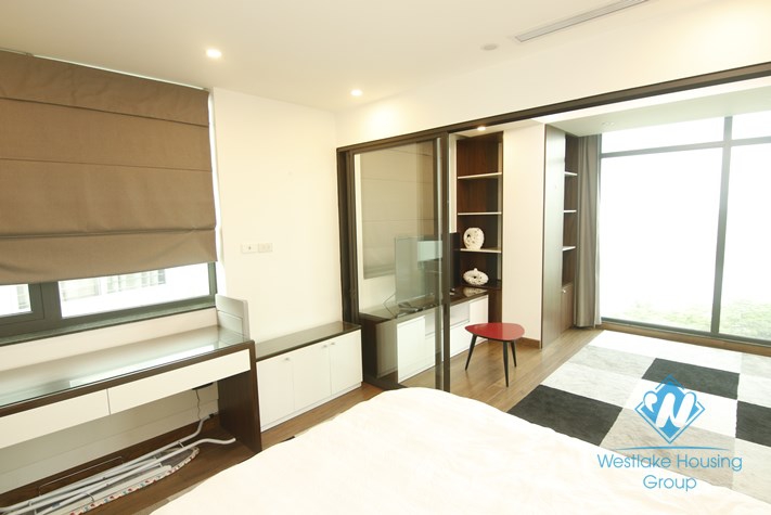 New apartment with lake view for rent in Truc Bach area