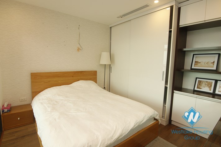 New apartment with lake view for rent in Truc Bach area