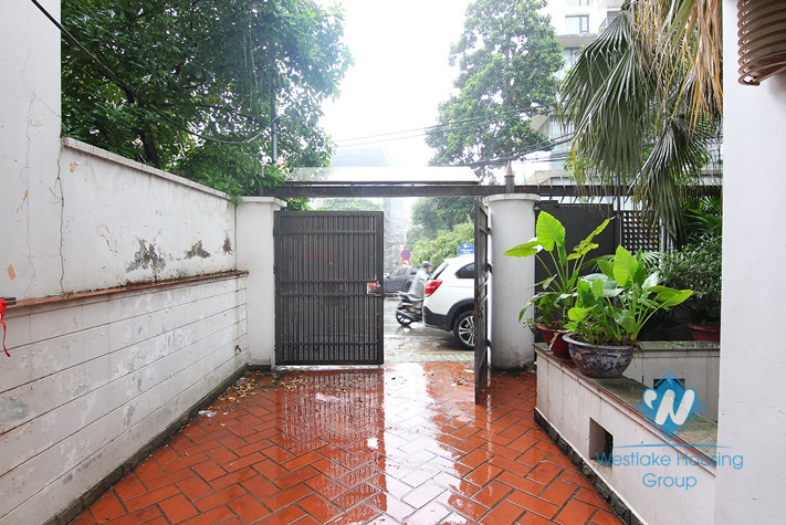 Unfurnished 4 bedrooms house with garage for rent in Xuan Dieu st, Tay Ho area.