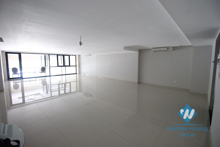 An office for rent at Xuan Dieu street, Tay Ho district, Ha Noi