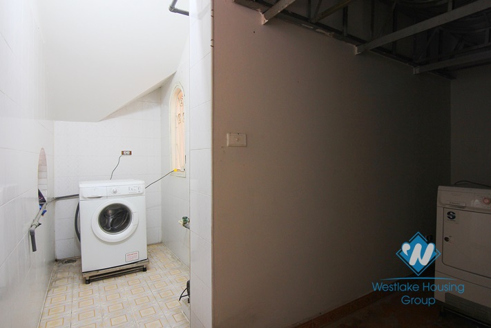 Luxury house for rent in Tay Ho District, Ha Noi 