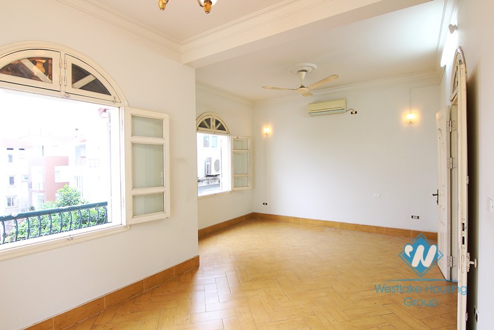 Luxury house for rent in Tay Ho District, Ha Noi 