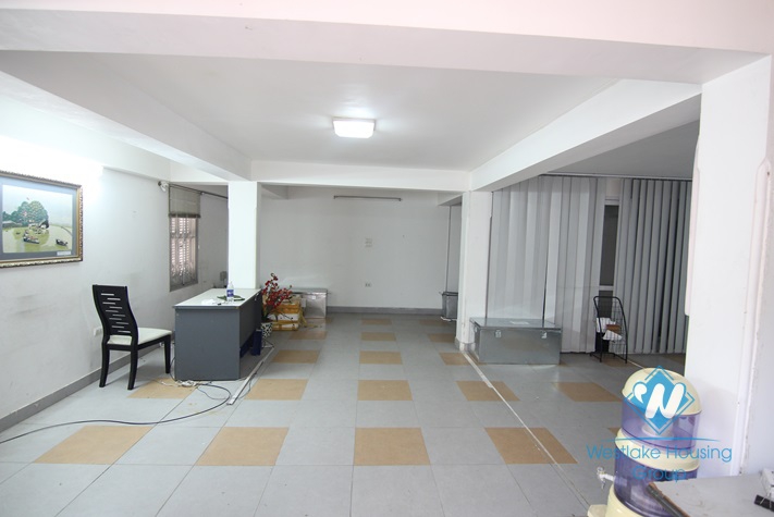 Office for rent in Tay Ho district. 200 sqm
