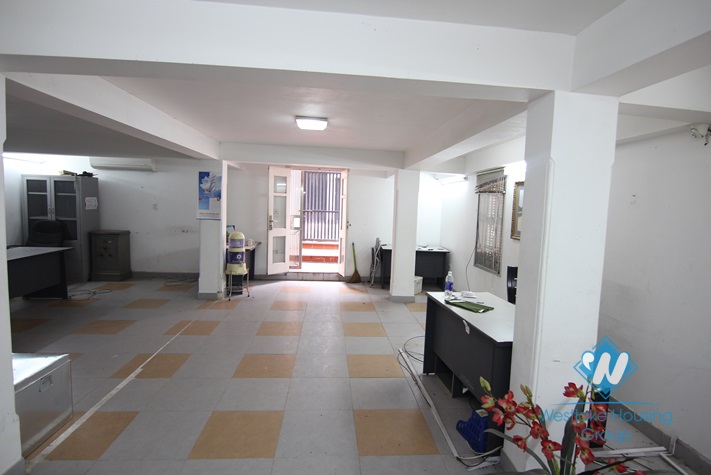 Office for rent in Tay Ho district. 200 sqm