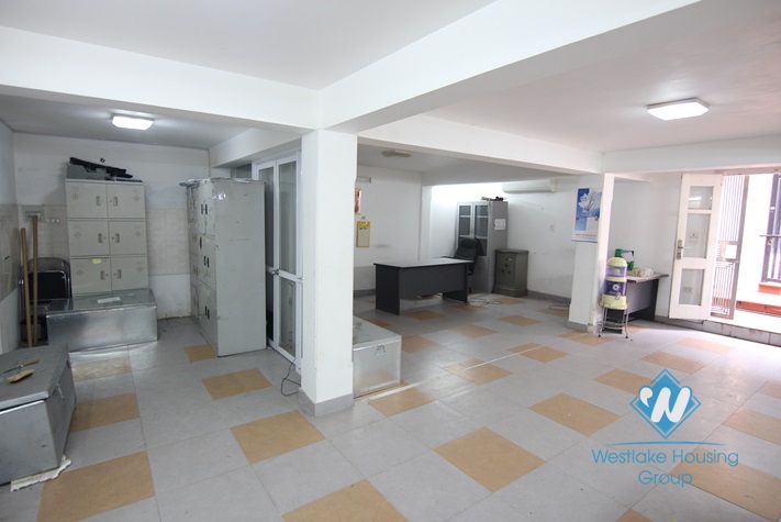 Office for rent in Tay Ho district. 200 sqm