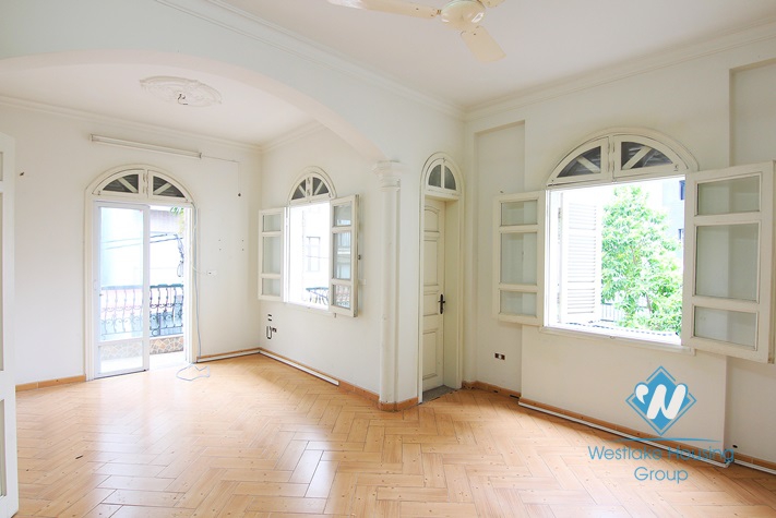 Luxury house for rent in Tay Ho District, Ha Noi 