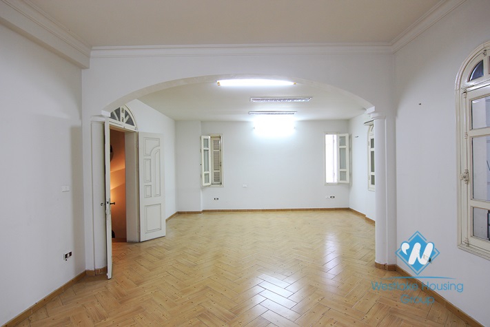 Luxury house for rent in Tay Ho District, Ha Noi 