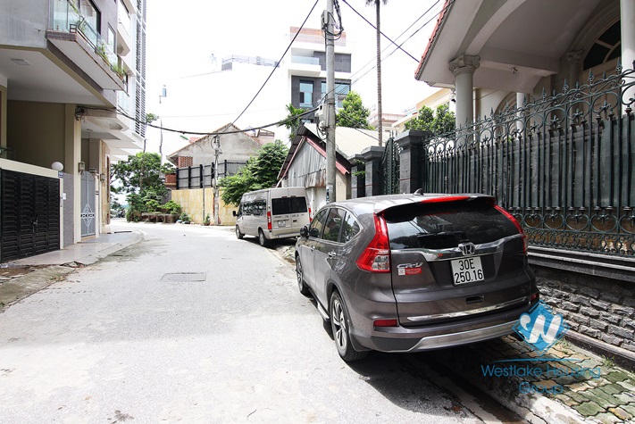 Luxury house for rent in Tay Ho District, Ha Noi 