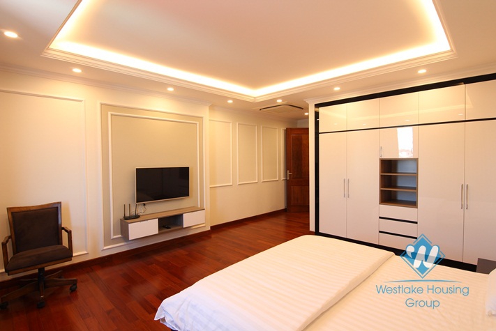 Yen Phu Village, Lake view with beautiful terrace apartment 