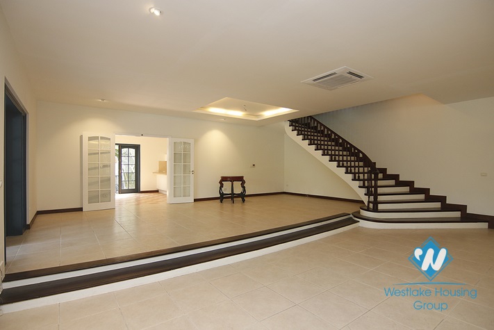 Huge villa with swimming pool for rent 