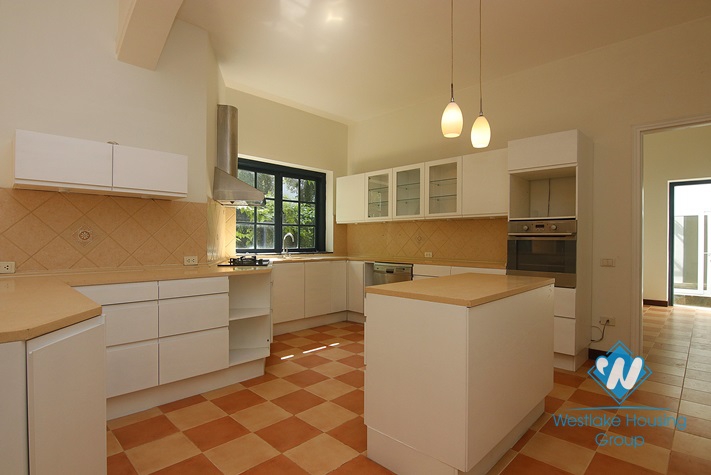 Huge villa with swimming pool for rent 