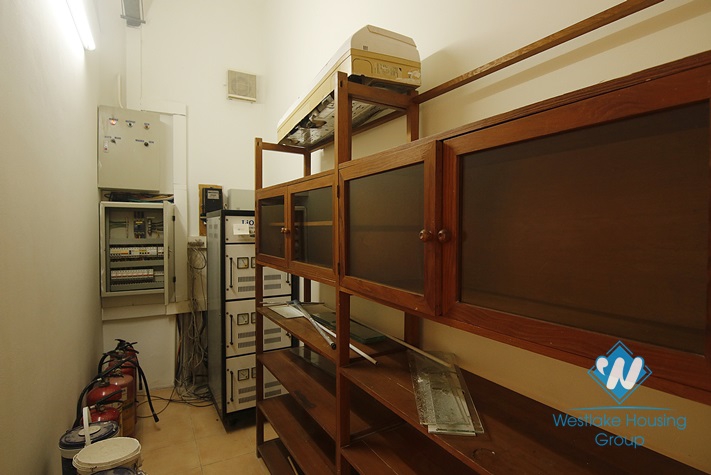 Huge villa with swimming pool for rent 