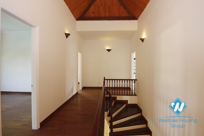 Huge villa with swimming pool for rent 