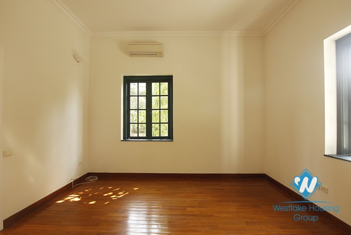 Huge villa with swimming pool for rent 