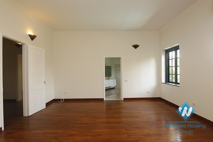 Huge villa with swimming pool for rent 
