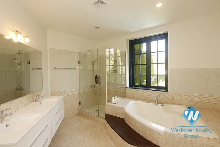 Huge villa with swimming pool for rent 