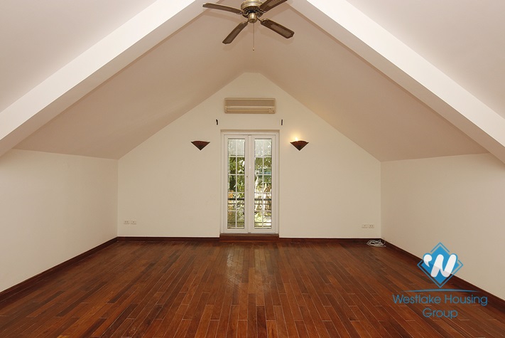Huge villa with swimming pool for rent 