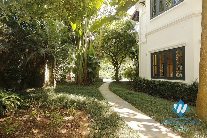 Huge villa with swimming pool for rent 