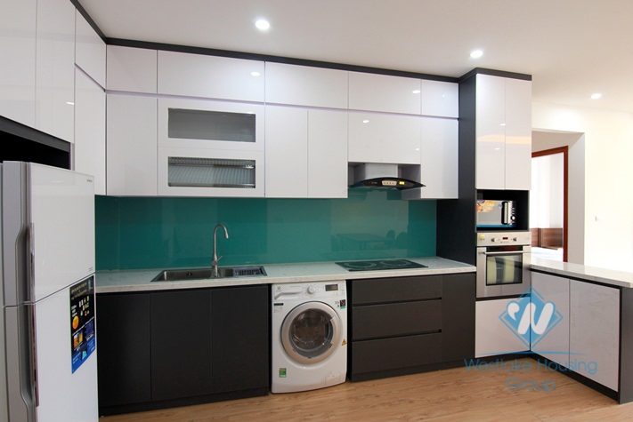 Good price, 2 bedrooms apartment for rent in Au Co street, Hanoi.
