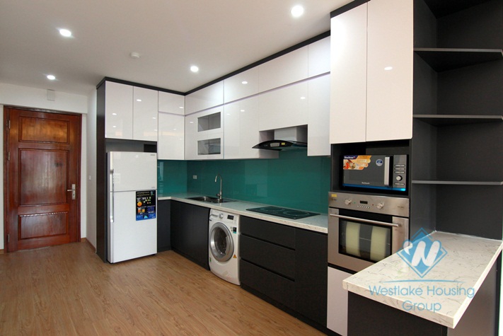 Good price, 2 bedrooms apartment for rent in Au Co street, Hanoi.