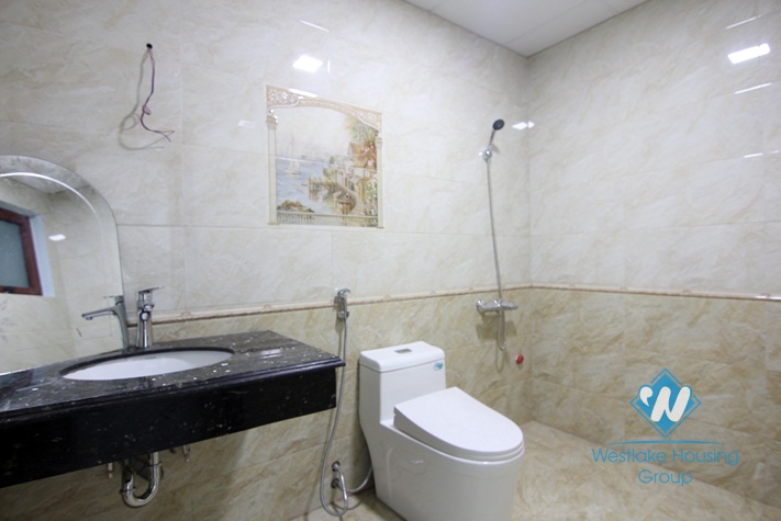 Big office for rent in main road of Lac long quan, Tay ho