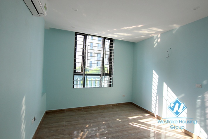 Big office for rent in main road of Lac long quan, Tay ho