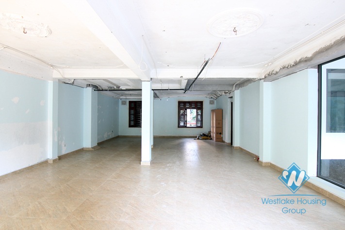 Big office for rent in main road of Lac long quan, Tay ho