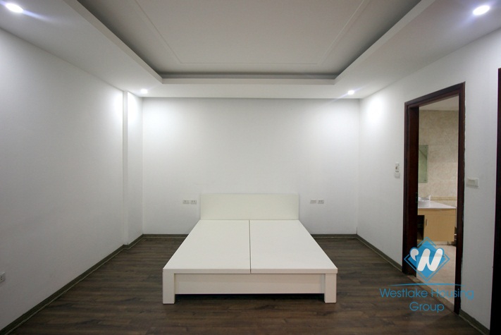 A spacious 3 bedroom apartment for rent in Xuan dieu, Tay ho