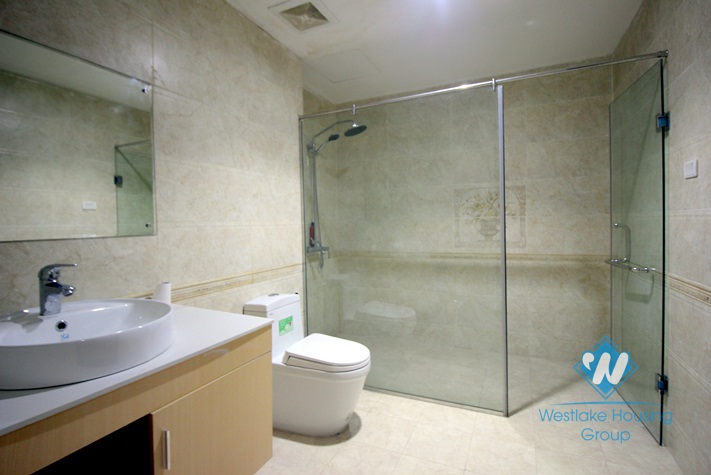 A spacious 3 bedroom apartment for rent in Xuan dieu, Tay ho