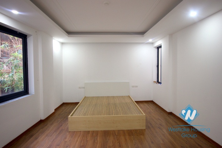 A spacious 3 bedroom apartment for rent in Xuan dieu, Tay ho